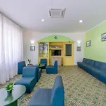 拉日斯登兹艾公寓酒店 3*